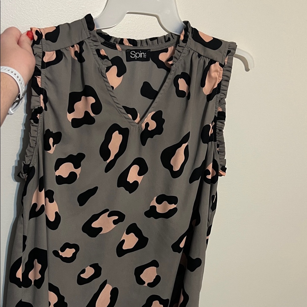 Spin Leopard Print Sleeveless Blouse - Black and Grey